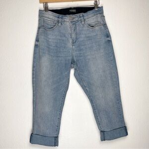 BOLD Elements Sz. 10 Cut to Curve Tummy Control Jean Capris Medium Wash